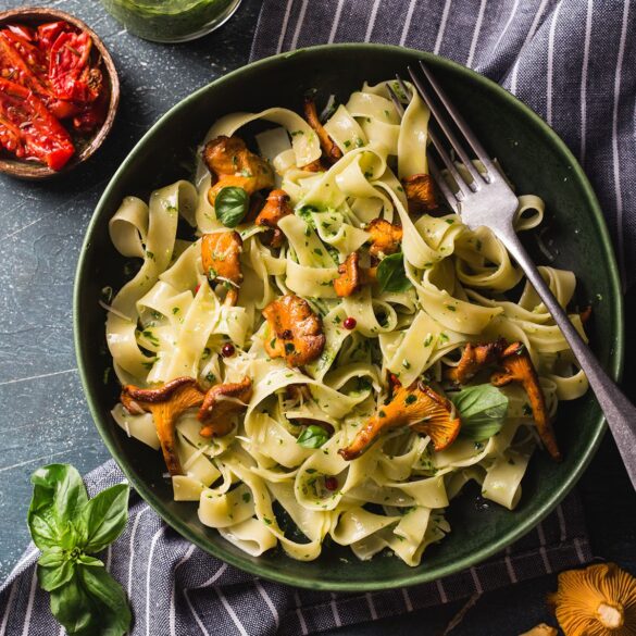 Pesto Pasta with Mushrooms p22